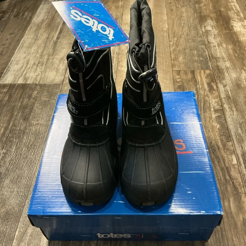 Totes Kids Black and Gray Snow Boots Size 1